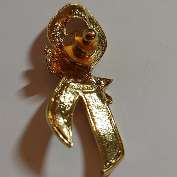 Pink bow pin - Picture 5 of 5